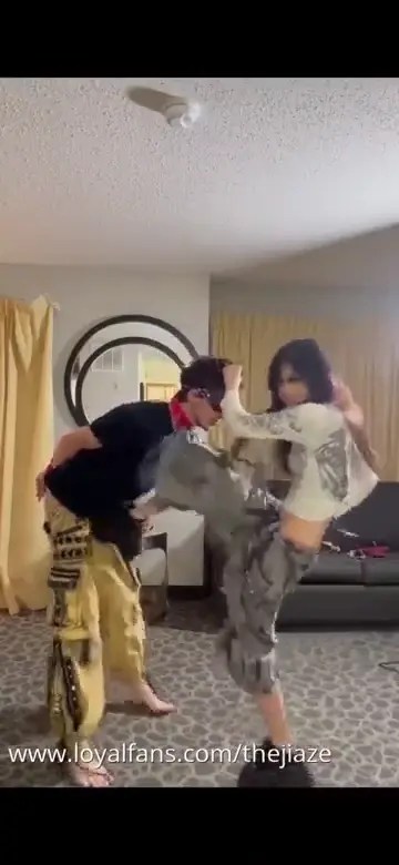 Amateur Ballbusting Couple