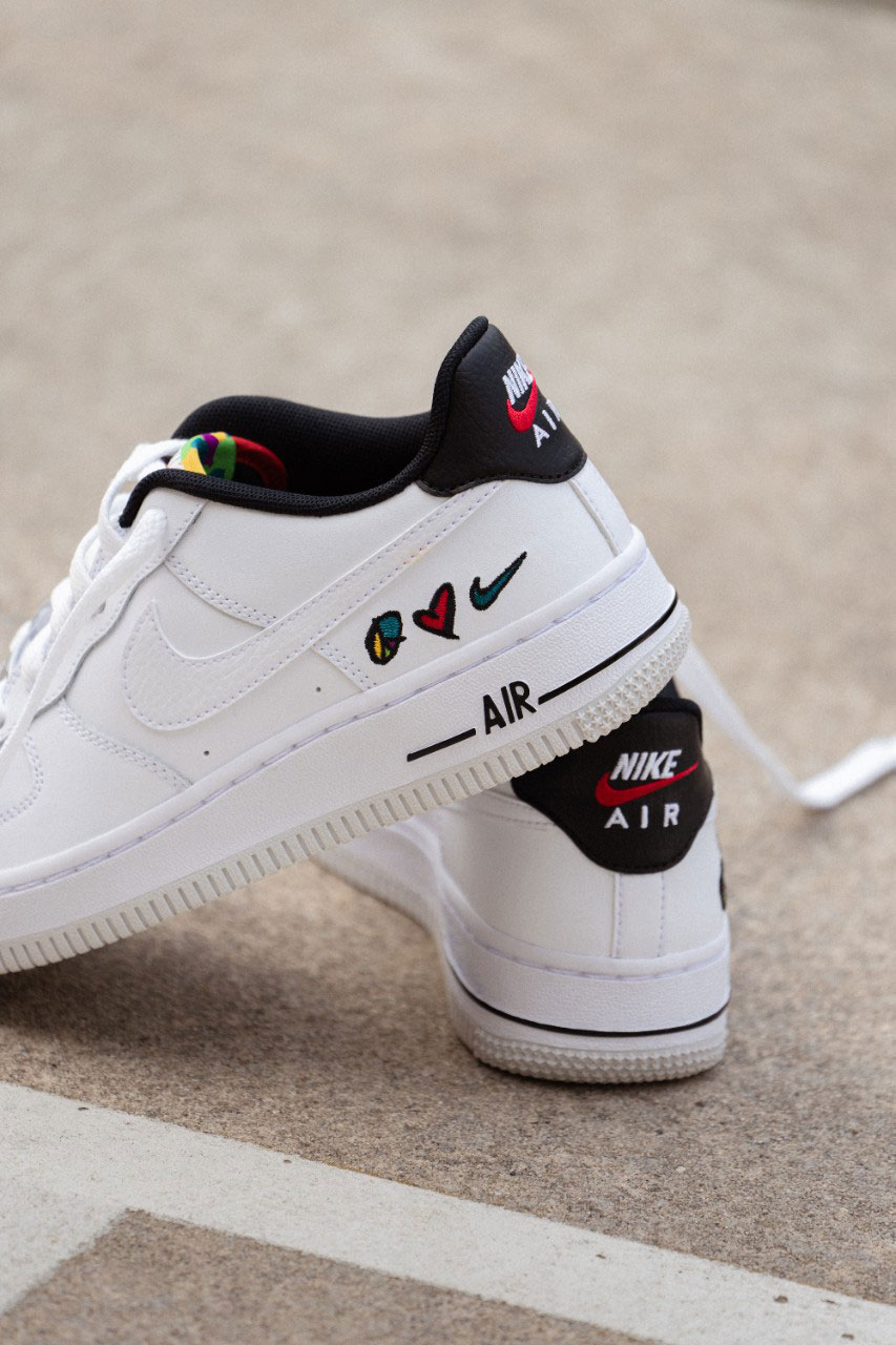 air max peace love swoosh