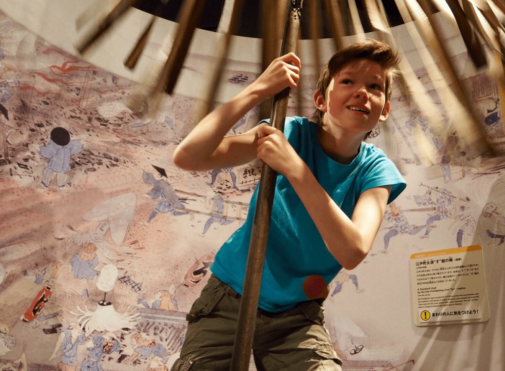 Isak tester Edo-tidas brannslukningsapparat