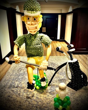 Balloon Golfer (Balloon custom sculpture)