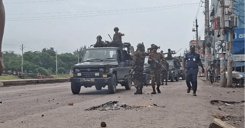 গোপালগঞ্জে কারফিউ জারি, সেনা-পুলিশ মোতায়েন