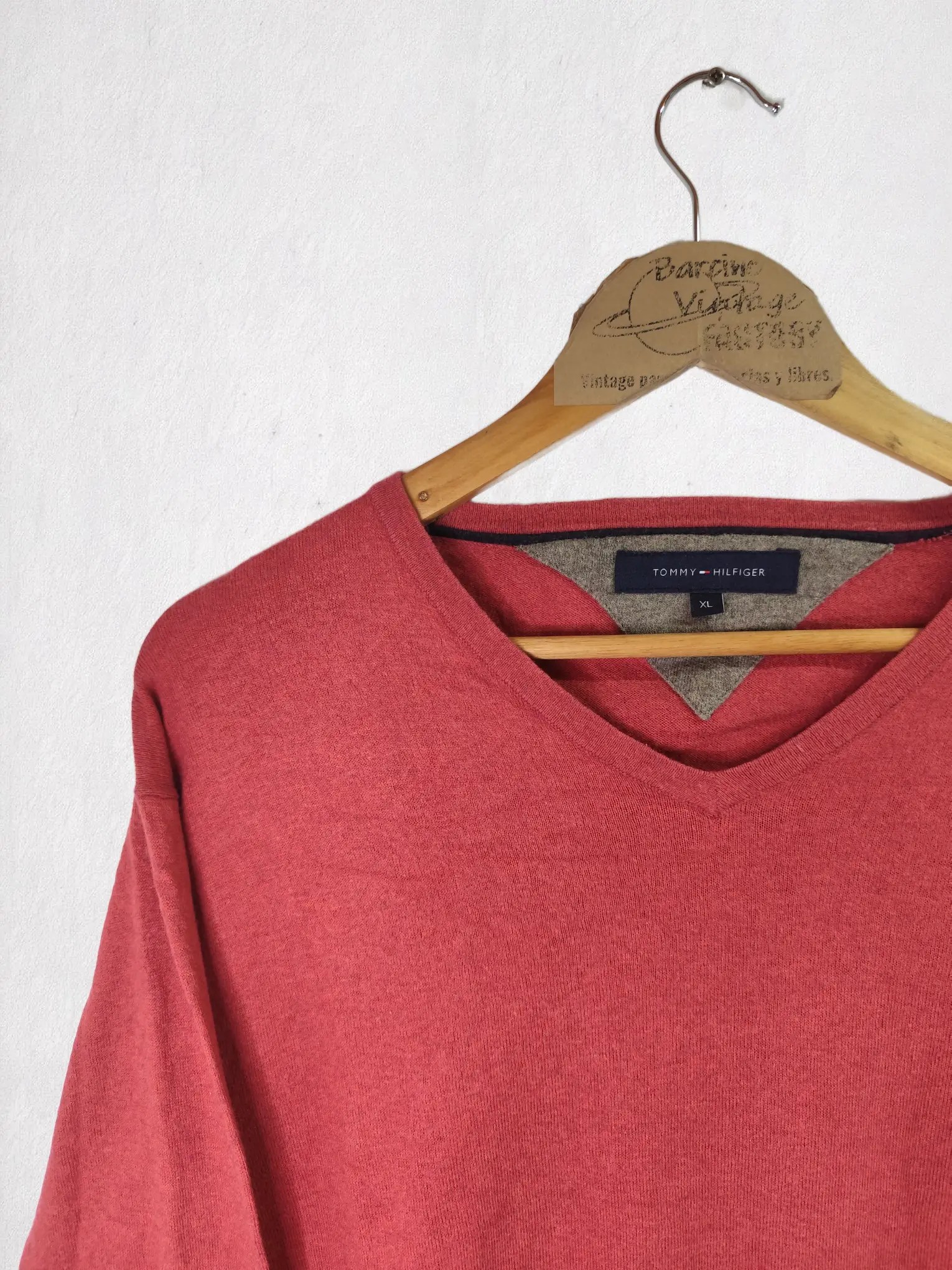 Tommy Hilfiger jersey rojo cuello pico XL - Image 3