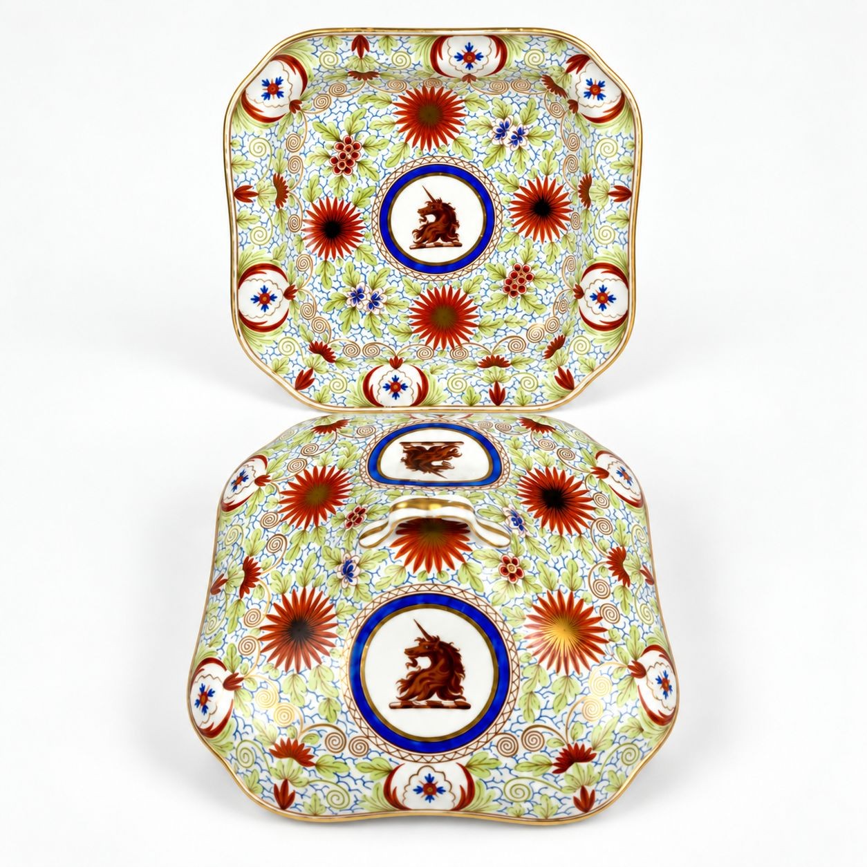 Hand Painted Chamberlain Worcester Armorial Porcelain Covered Dish c. 1820