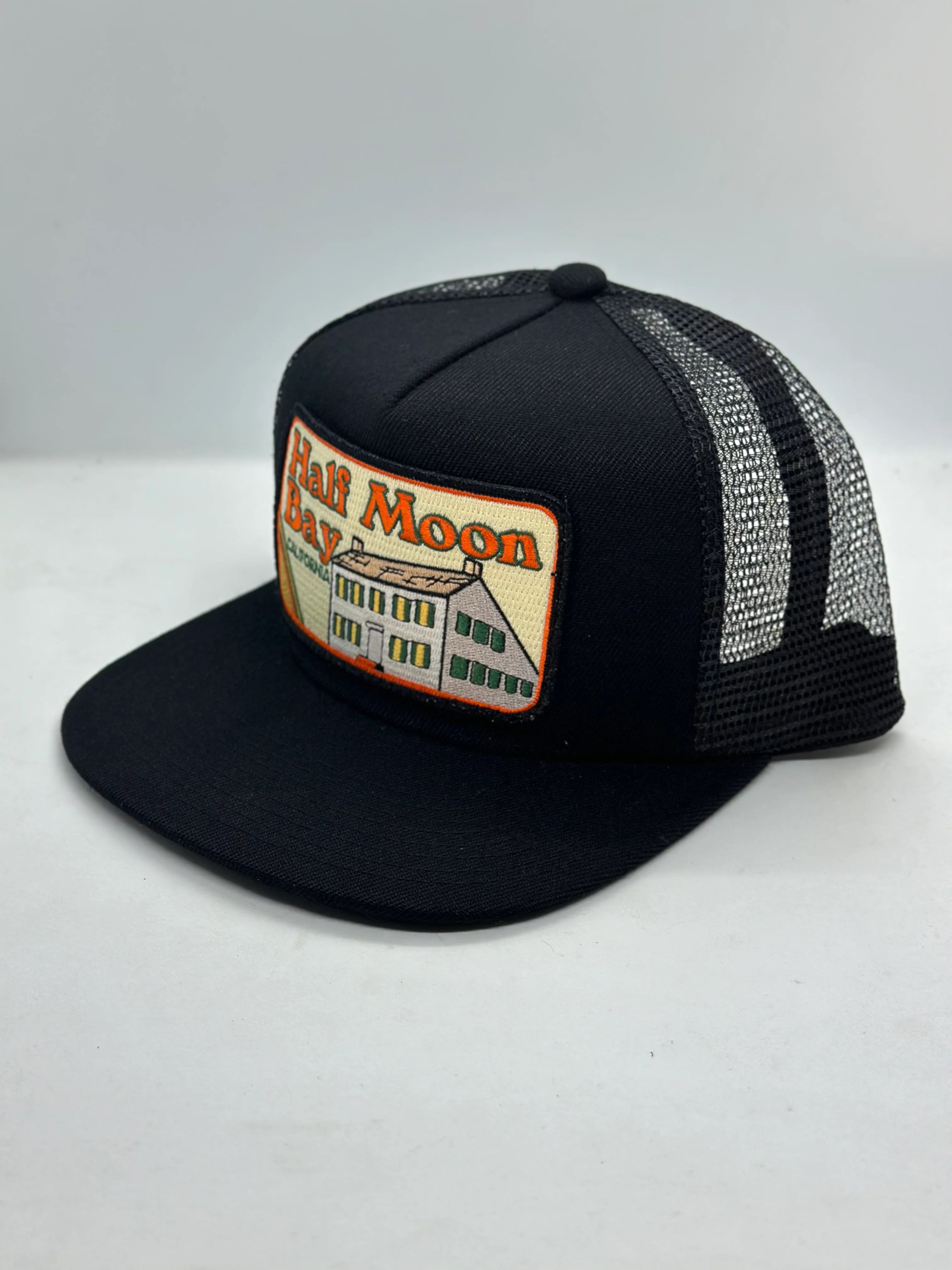 Bodega Bay Pocket Hat Bart Bridge - Ultra HD Gradient Illustrations for Desktop