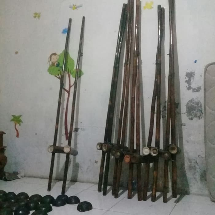 Alat Dan Bahan Membuat Egrang Bambu Sekilas Bahan Kadang-kadang kayu serta difungsikan. Alat Dan Bahan Membuat Egrang Bambu Sekilas Bahan Bermain egrang lebih seru kalau beramai-ramai.