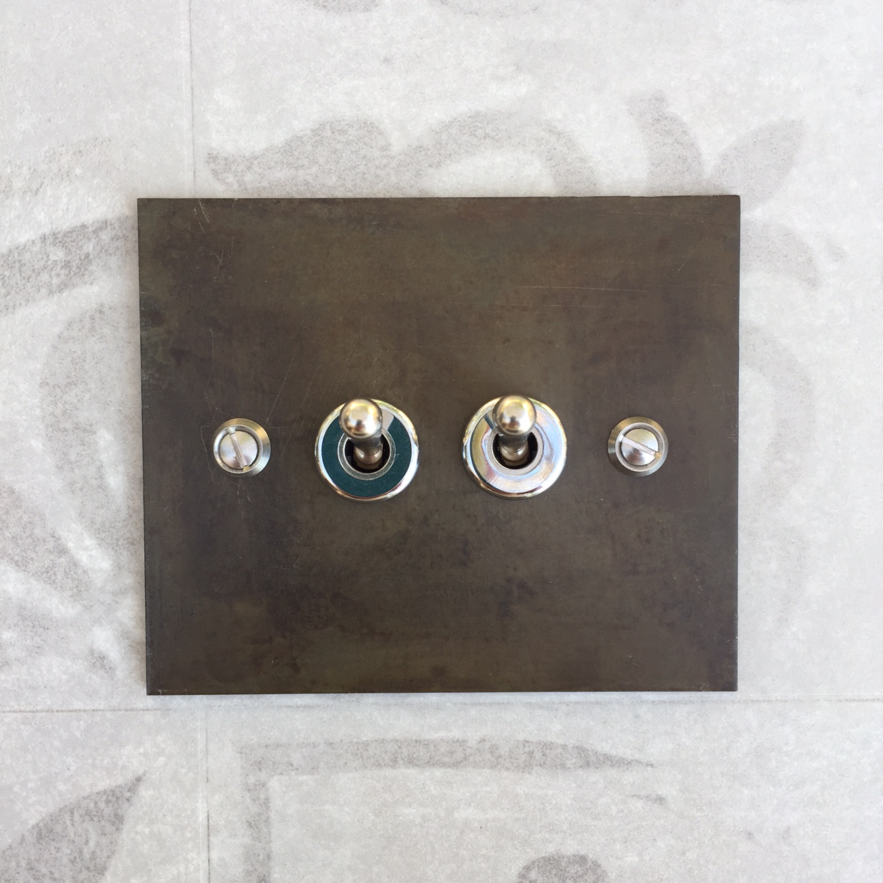82-5552.1123 | Commutateur à bouton-poussoir lumineux série 82