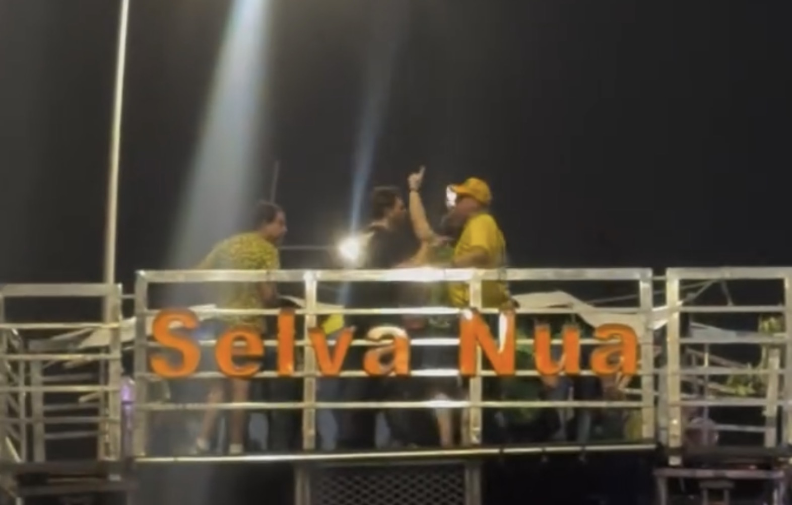 Vídeo mostra confusão no trio elétrico de Nikolas Ferreira em Recife