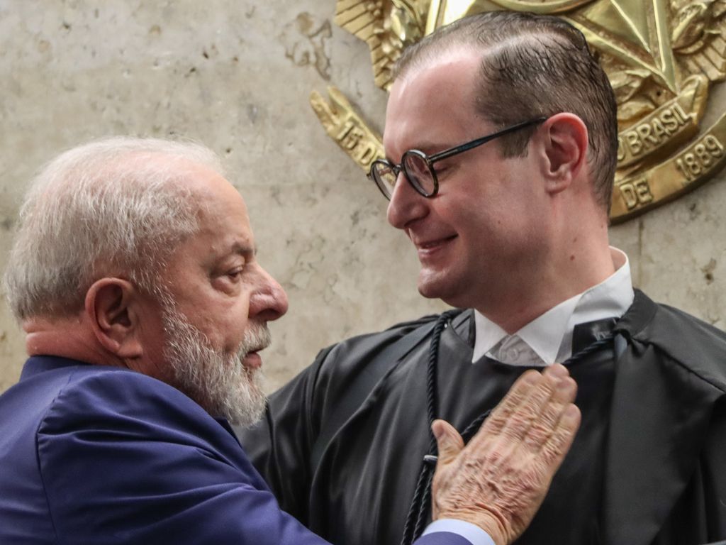 Zanin invade competência do TSE e estende votação em todo o Brasil