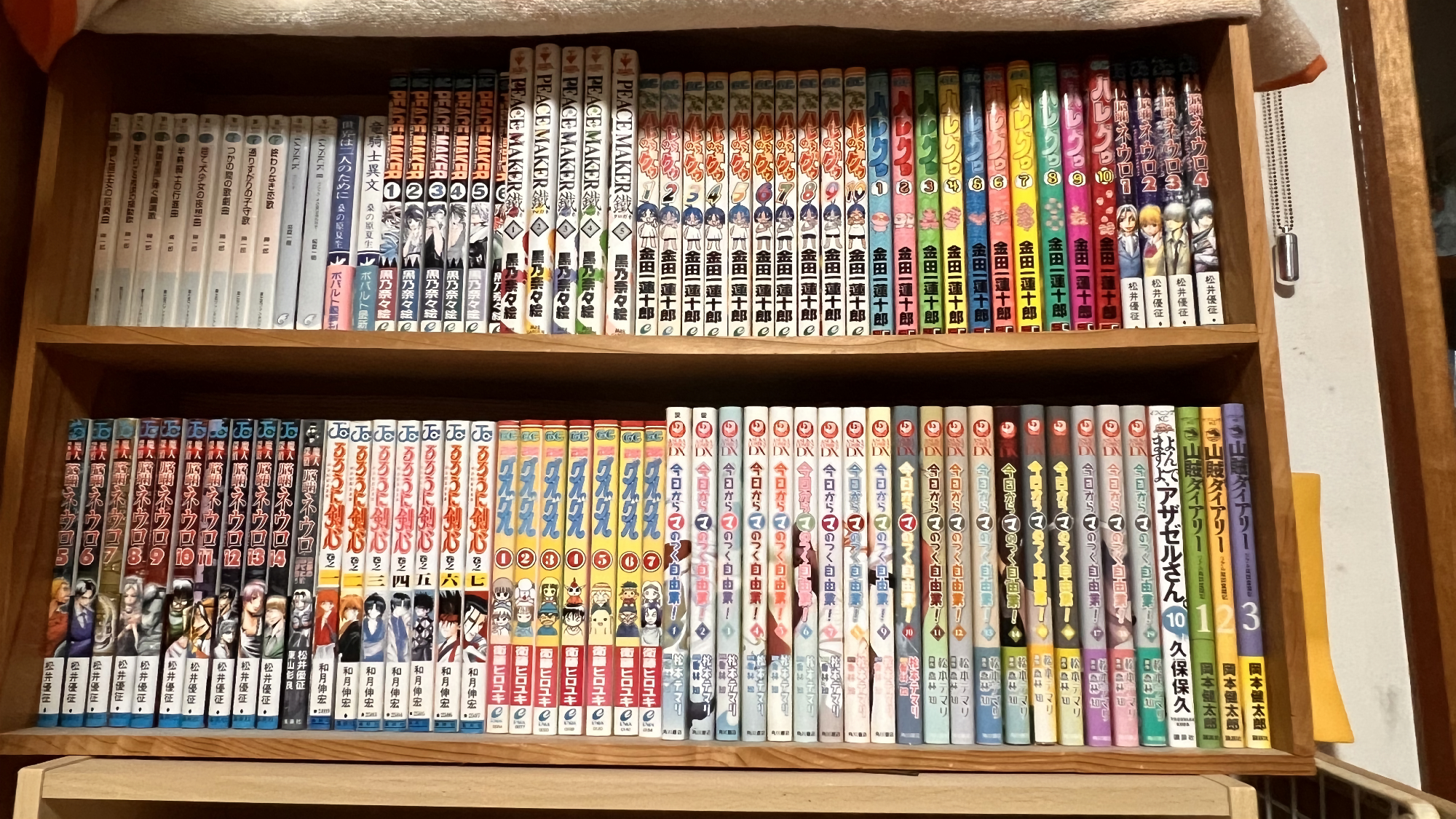本棚】汚部屋公開【巻数揃ってなさすぎだろ】 - ばたんきゅ～