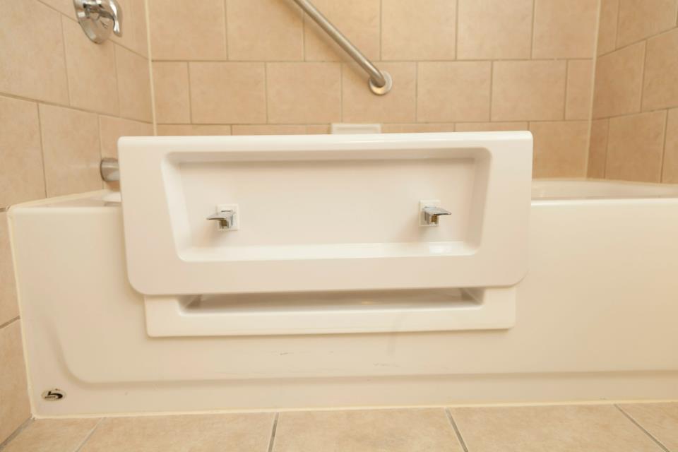 The removable door cap for bathtub cutout