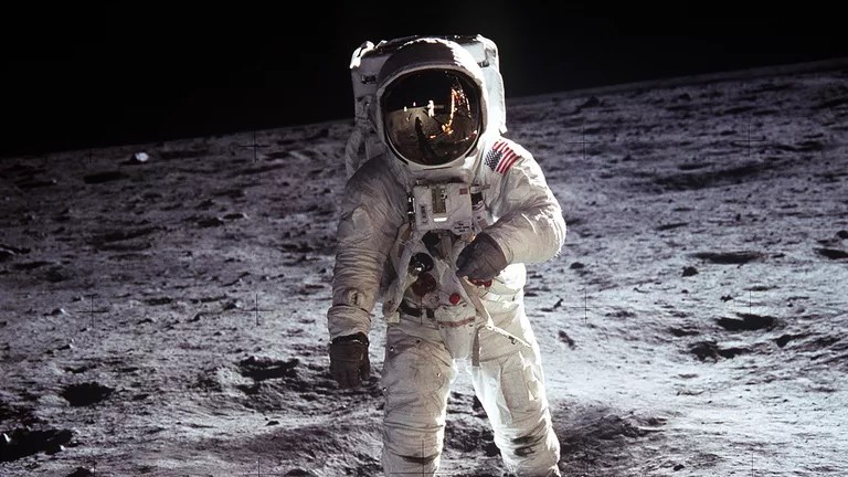 Tatăl lui Musk se îndoia că americanii au aterizat pe Lună