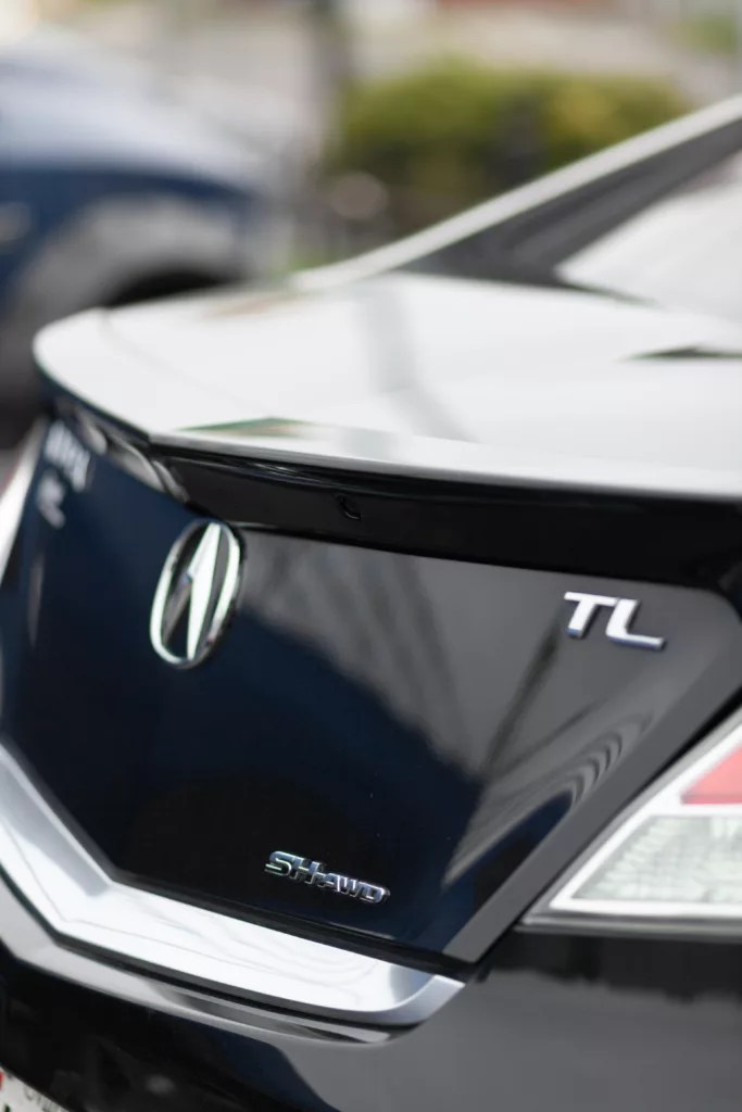 What type and size of battery does a 2004 acura tl take?