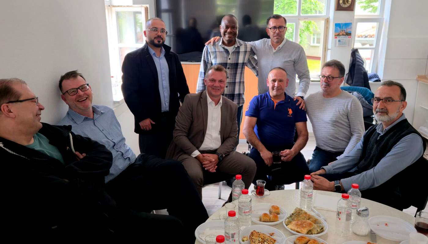Zusammenkommen bei Tee und Gebäck – Interkultureller Austausch bei Aktionstag „Zusammenhalt in Vielfalt“ im Heim der Nationen