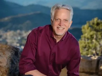 Headshot Photo: Marie Nelson