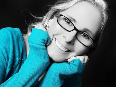 Headshot Photo: Marie Nelson