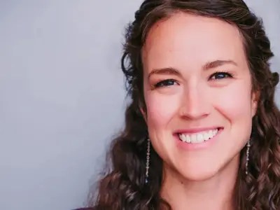 Headshot Photo: Marie Nelson