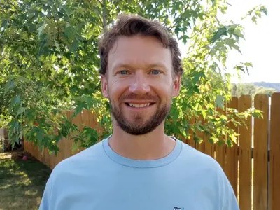 Headshot Photo: Marie Nelson