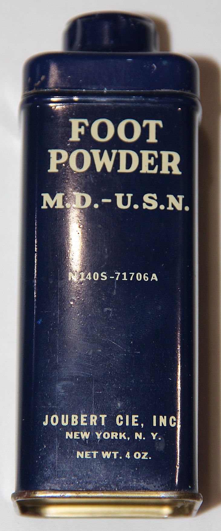 E002. UNISSUED CAN OF WWII U.S.N. FOOT POWDER - B & B Militaria