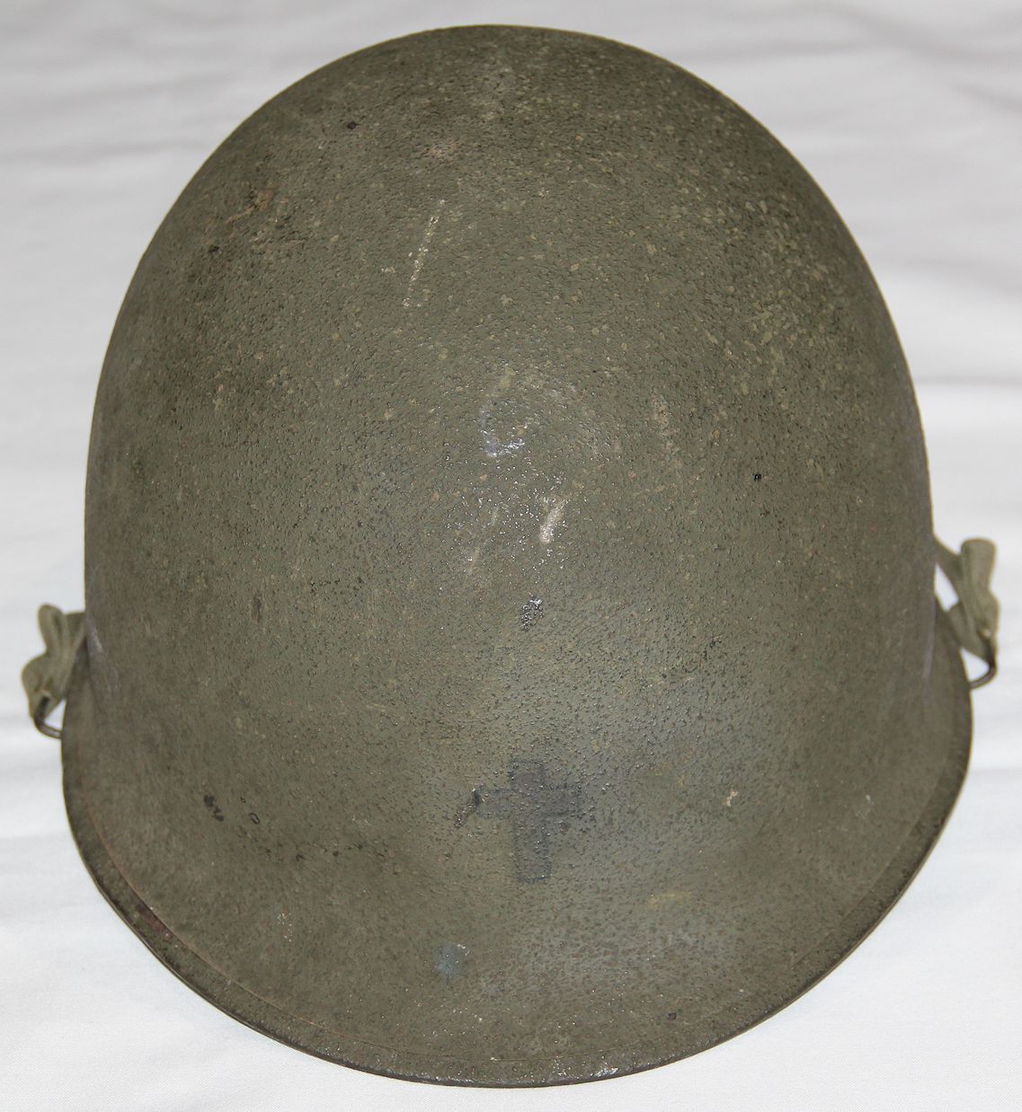 C027. POST WWII REAR SEAM SWIVEL LOOP CHAPLAIN M1 HELMET WITH