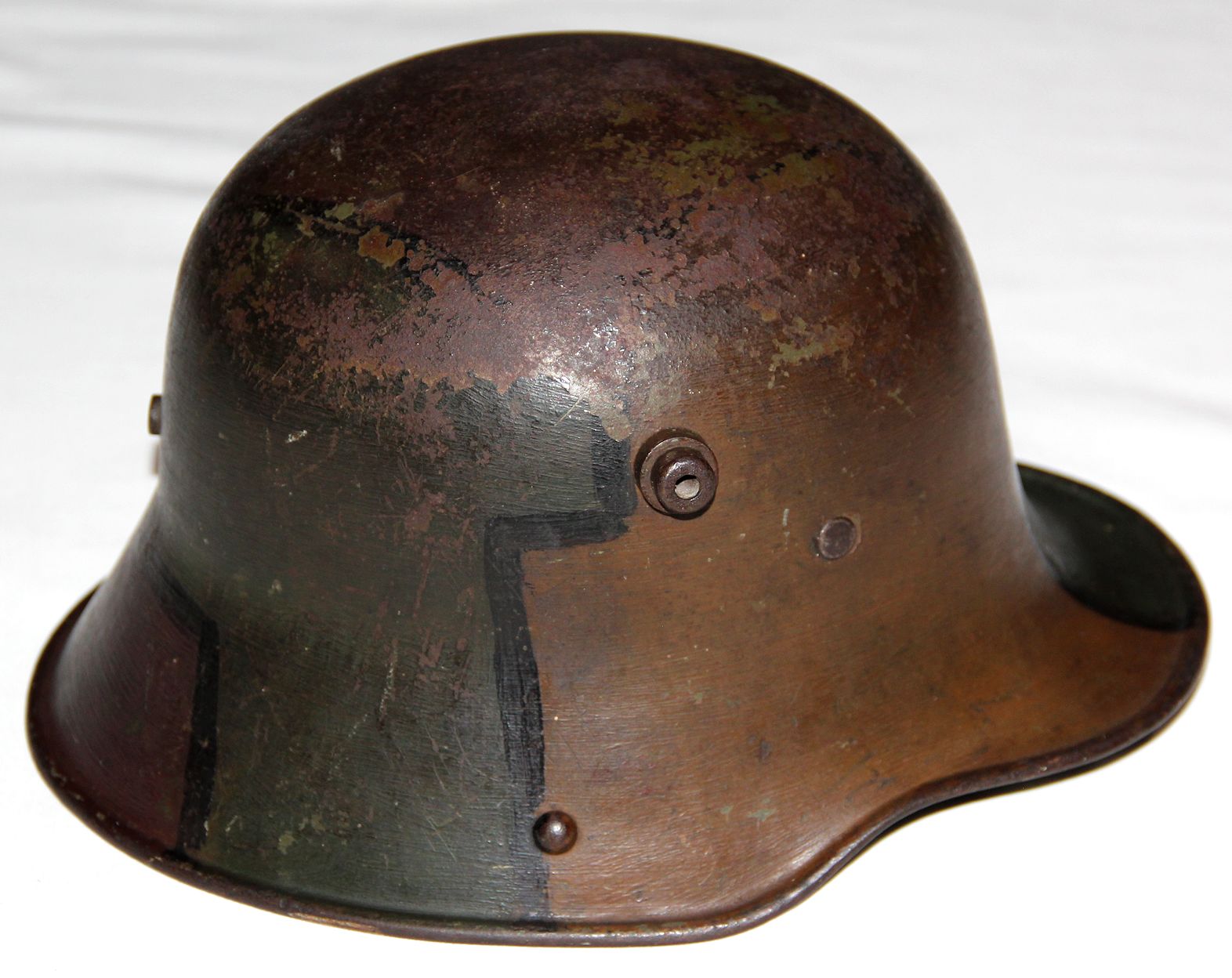 B192. WWI GERMAN SIZE 60 CAMOUFLAGE M16 COMBAT HELMET - B & B