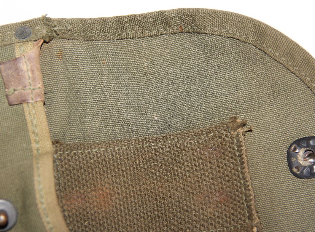 E592. WWII-KOREA FOLDING ENTRENCHING TOOL SHOVEL WITH COVER - B