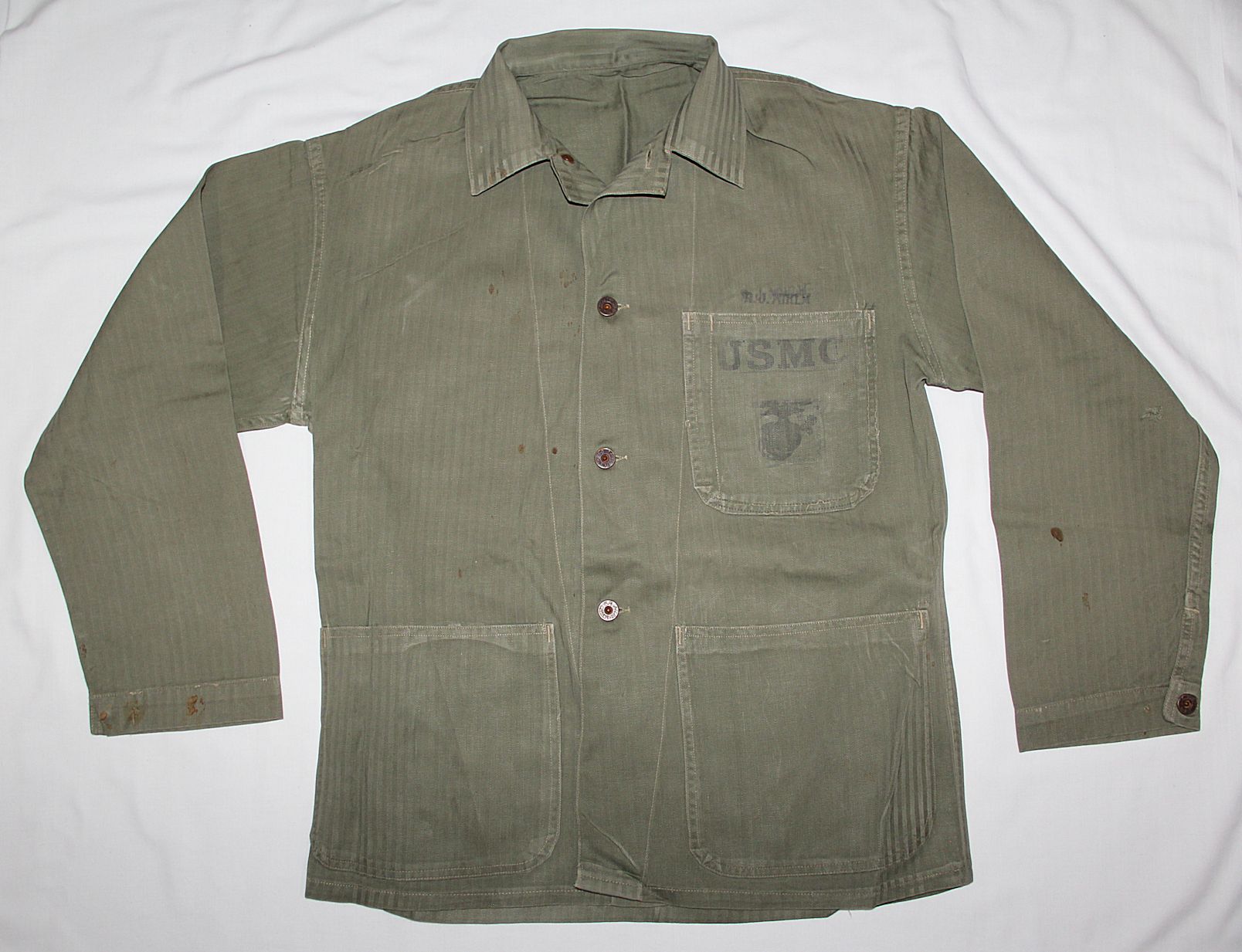 S233. NAMED KOREAN WAR USMC P47 HBT COMBAT FIELD JACKET - B & B