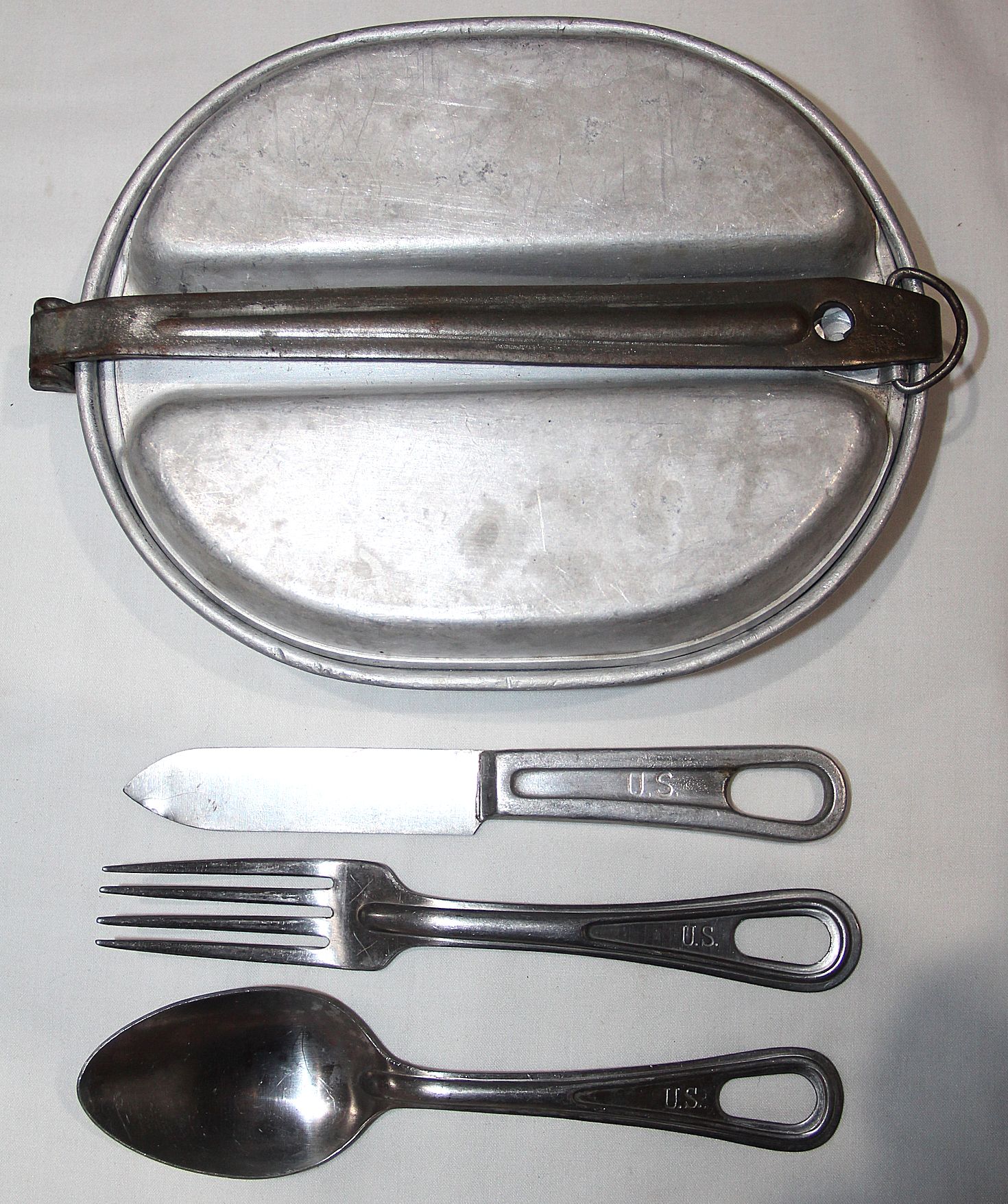 米海軍U.S.N.フォーク E892. EARLY WWII 1942 MESS KIT WITH KNIFE FORK AND SPOON - B & B