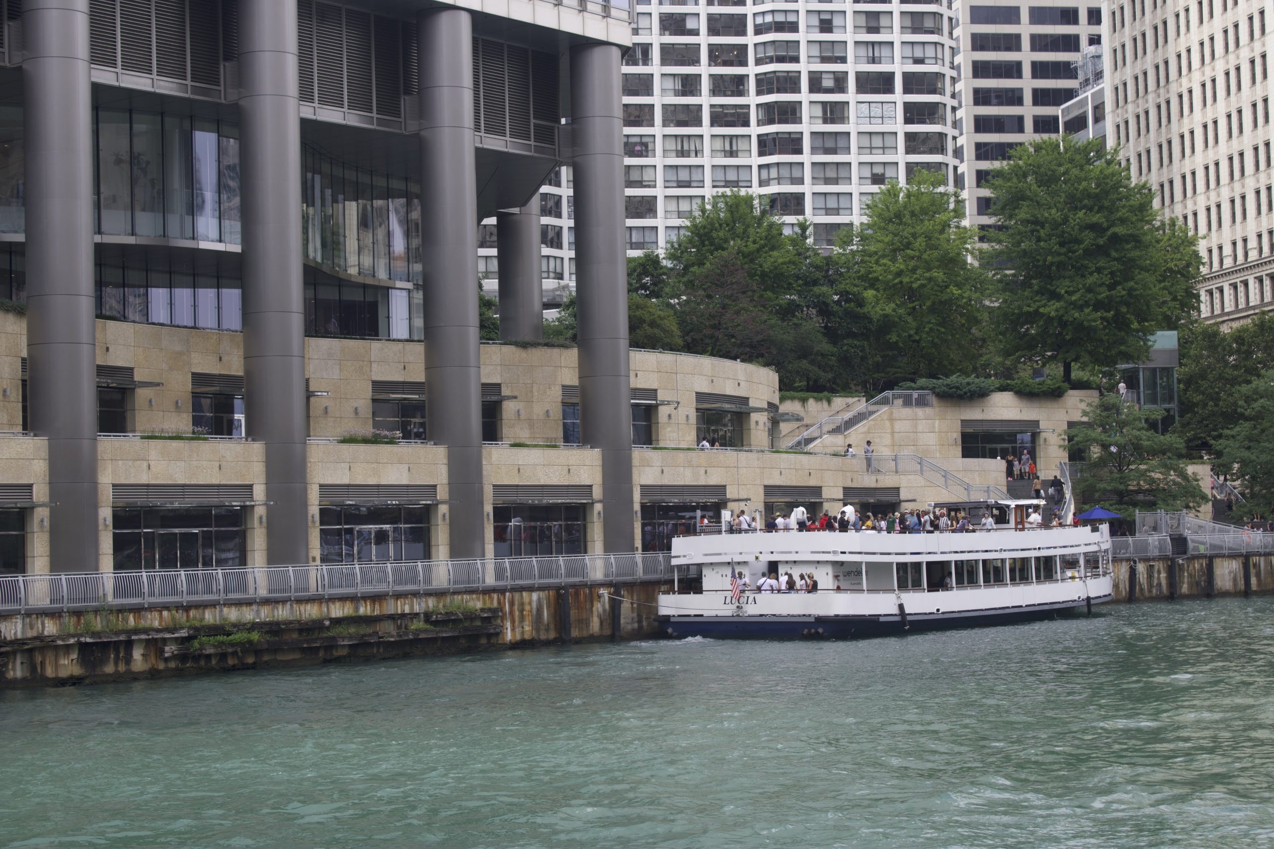 blockclubchicago.org - Melody Mercado - Trump Tower Lands Its First Riverfront Retail Tenant After 17 Years Of Vacancy