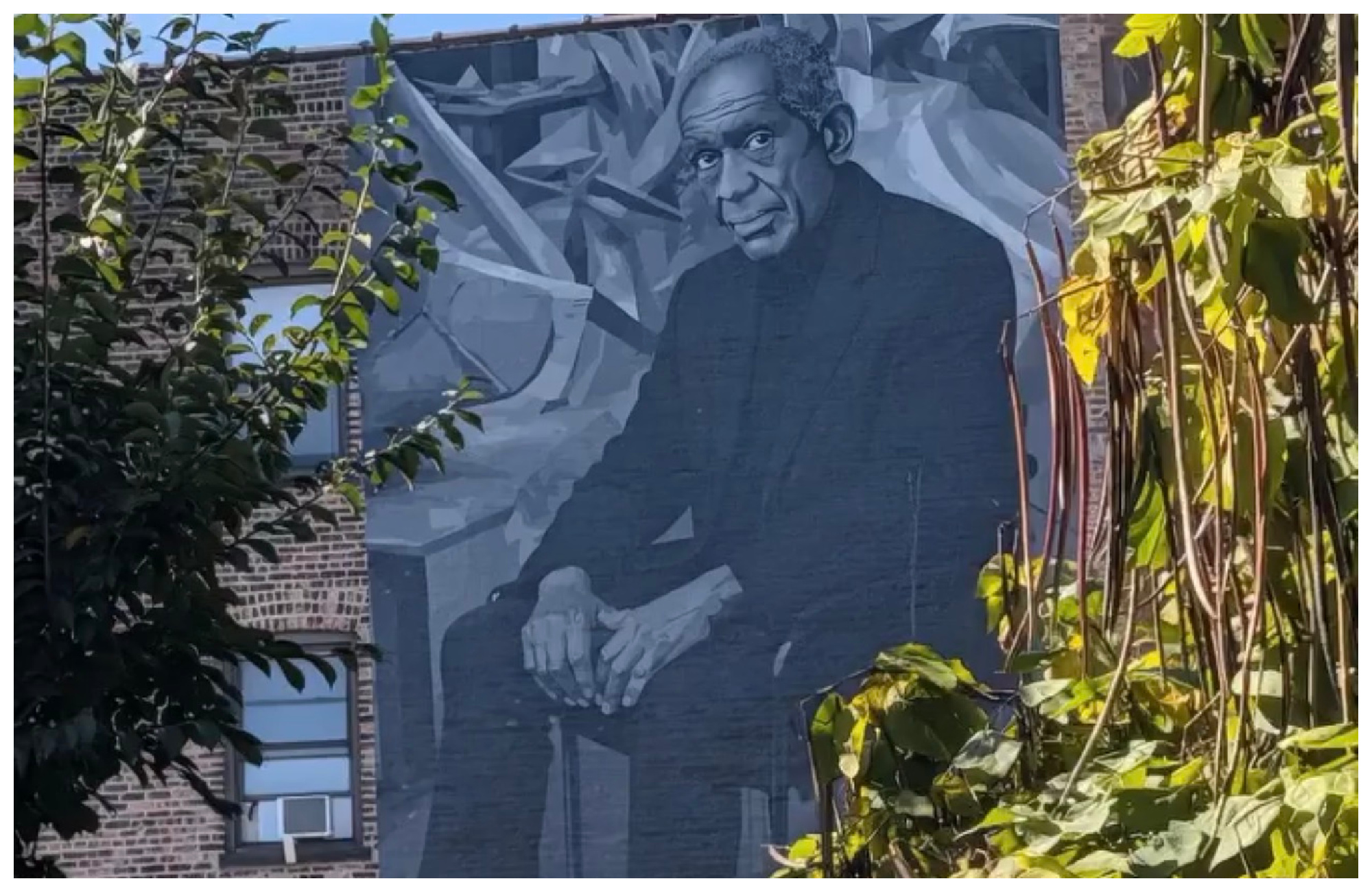 A new mural created by artist Chris Devins honoring late sculptor Richard Hunt was recently installed at 1515-19 E. 54th St.
