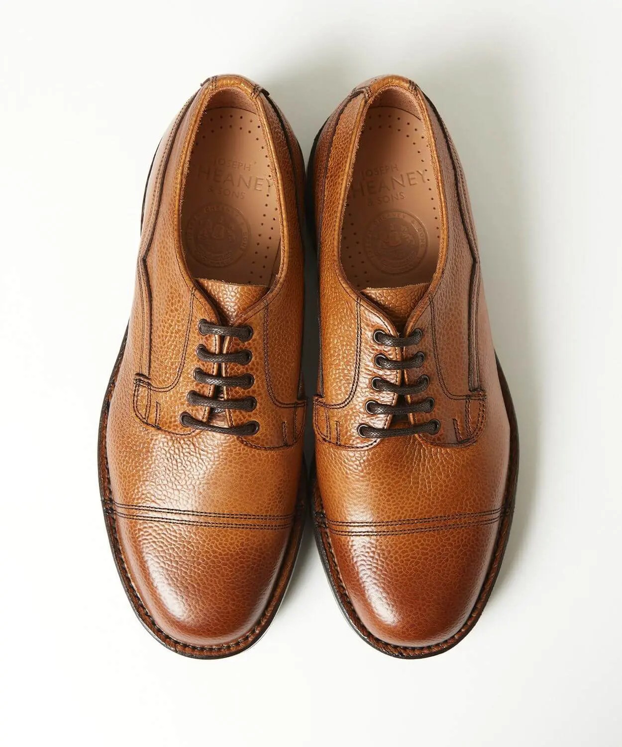 ジョセフ チーニーのベストセラー「ケンゴン」に新色アーモンドカラー