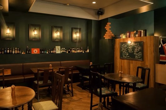 本場英国パブの雰囲気を再現「イギリス酒場 Lazward」が名古屋・東片端