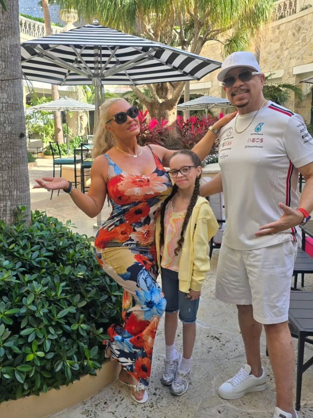 Ice-T, Coco Austin & Chanel's Adorable Bahamas Vacation! (Hot Cheeto Burger & Matching Swimsuits!) (2026)