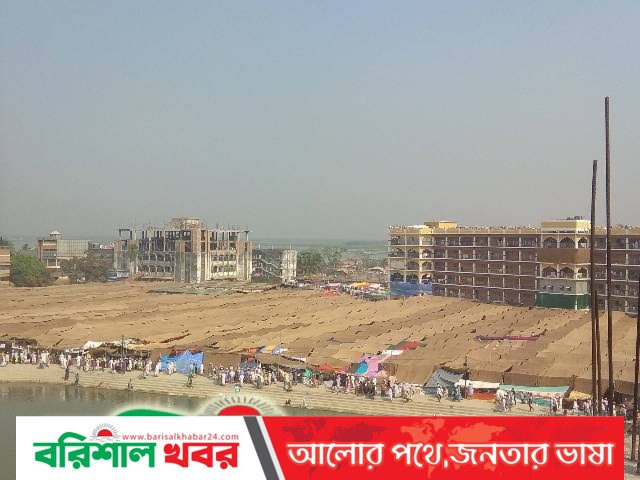 জিকিরের ধ্বনিতে মুখরিত চরমোনাই ময়দান