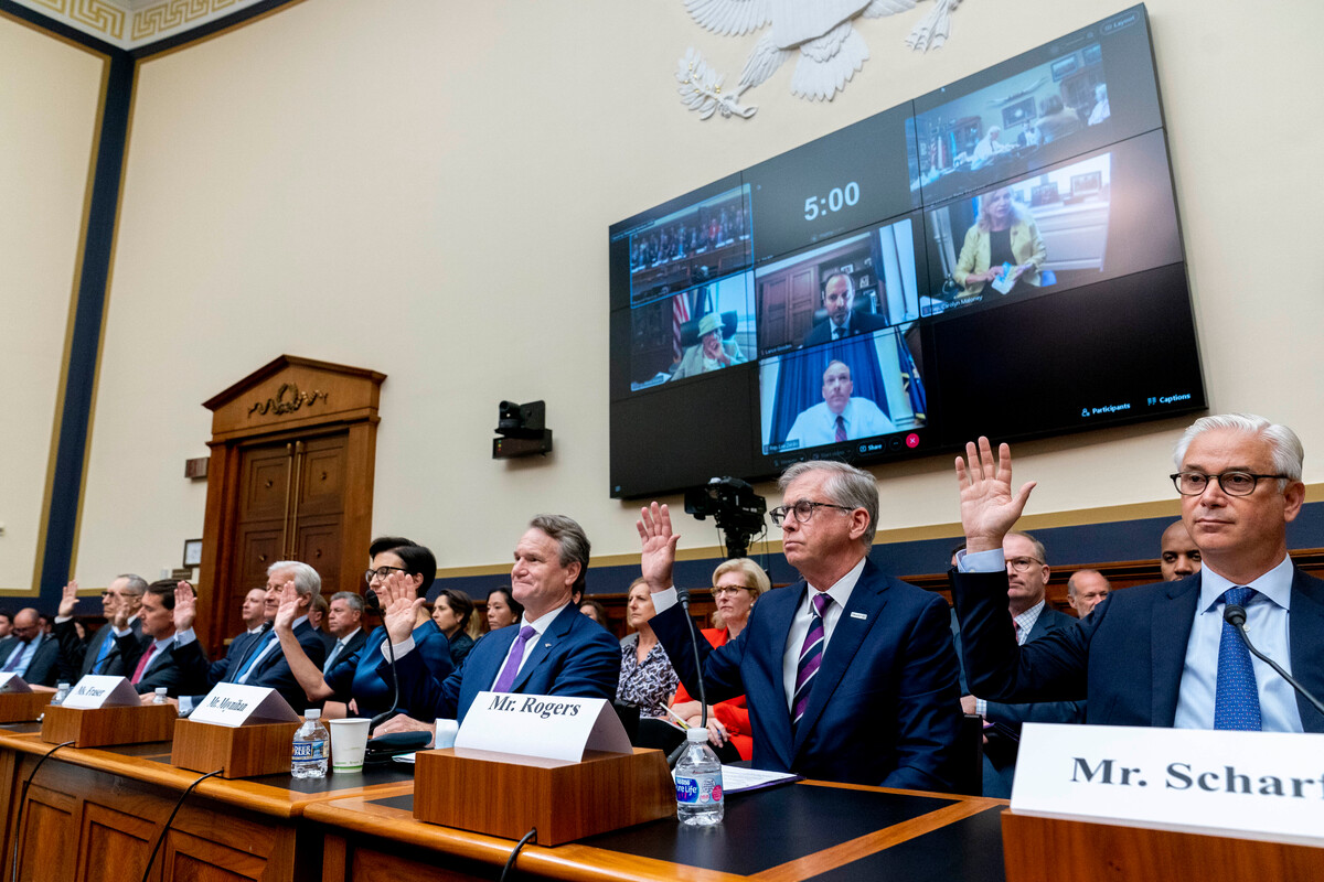 The CEOs of the nation's largest banks warn that the U.S. economy faces daunting challenges.