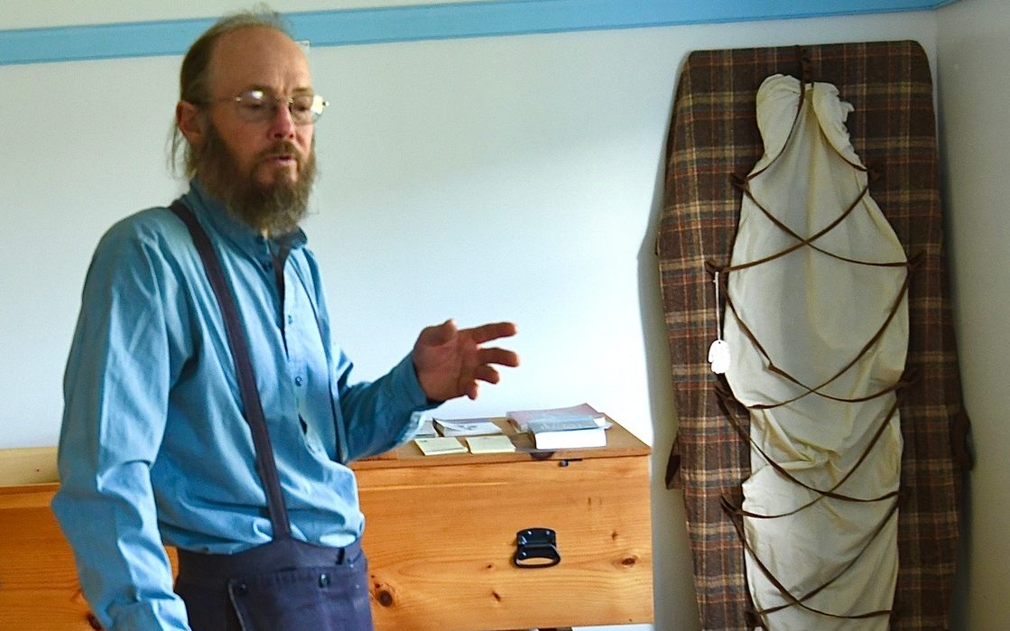 Kenneth Copp, a self-described Amish atheist, crafts simple pine-box coffins designed to more quickly allow the body to return to the earth.