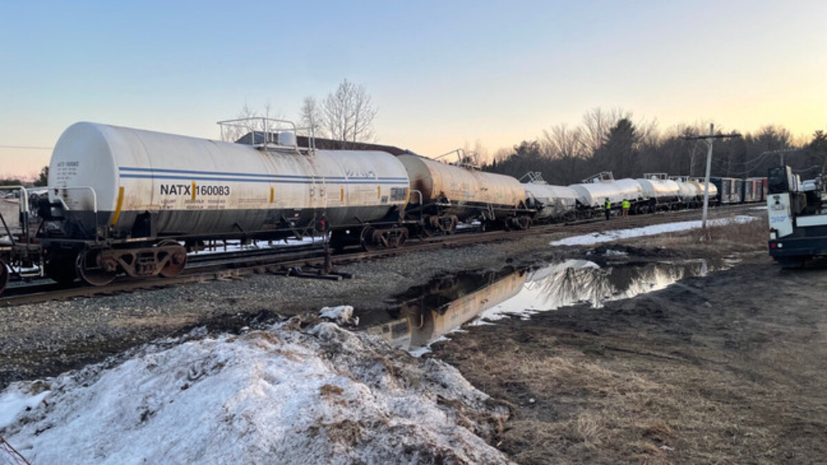 CSX said none of the limestone slurry was released in the derailment.