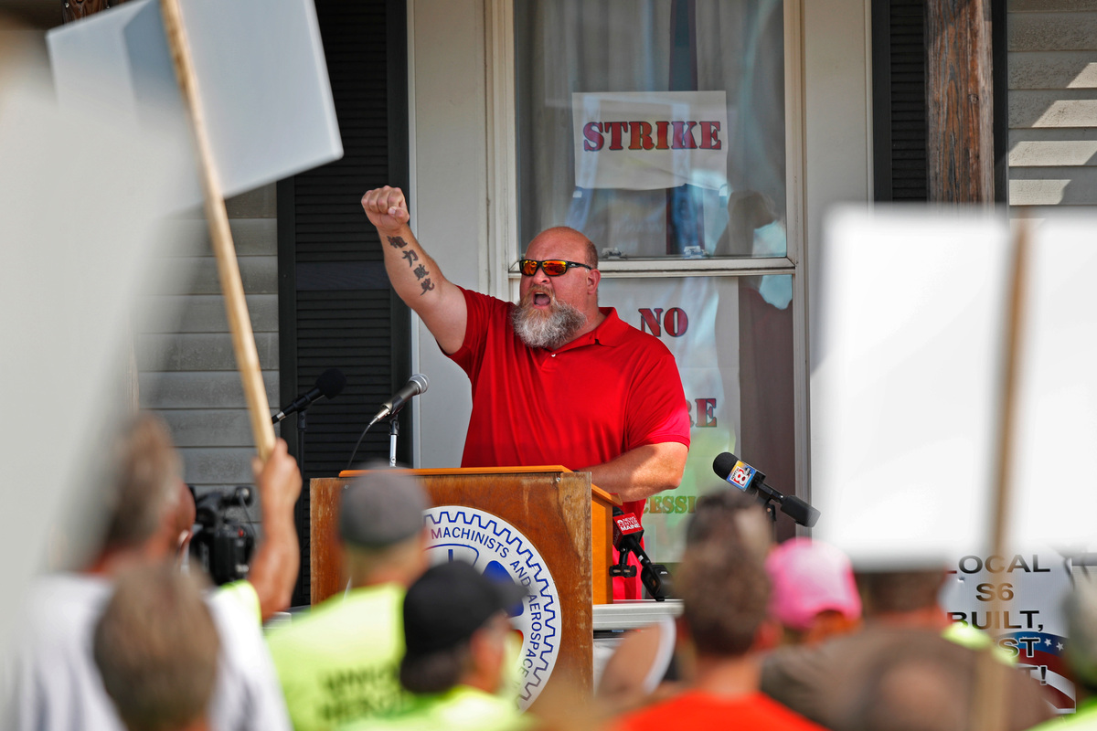 The contract between Bath Iron Works and the Local S6 union expires Aug. 20.