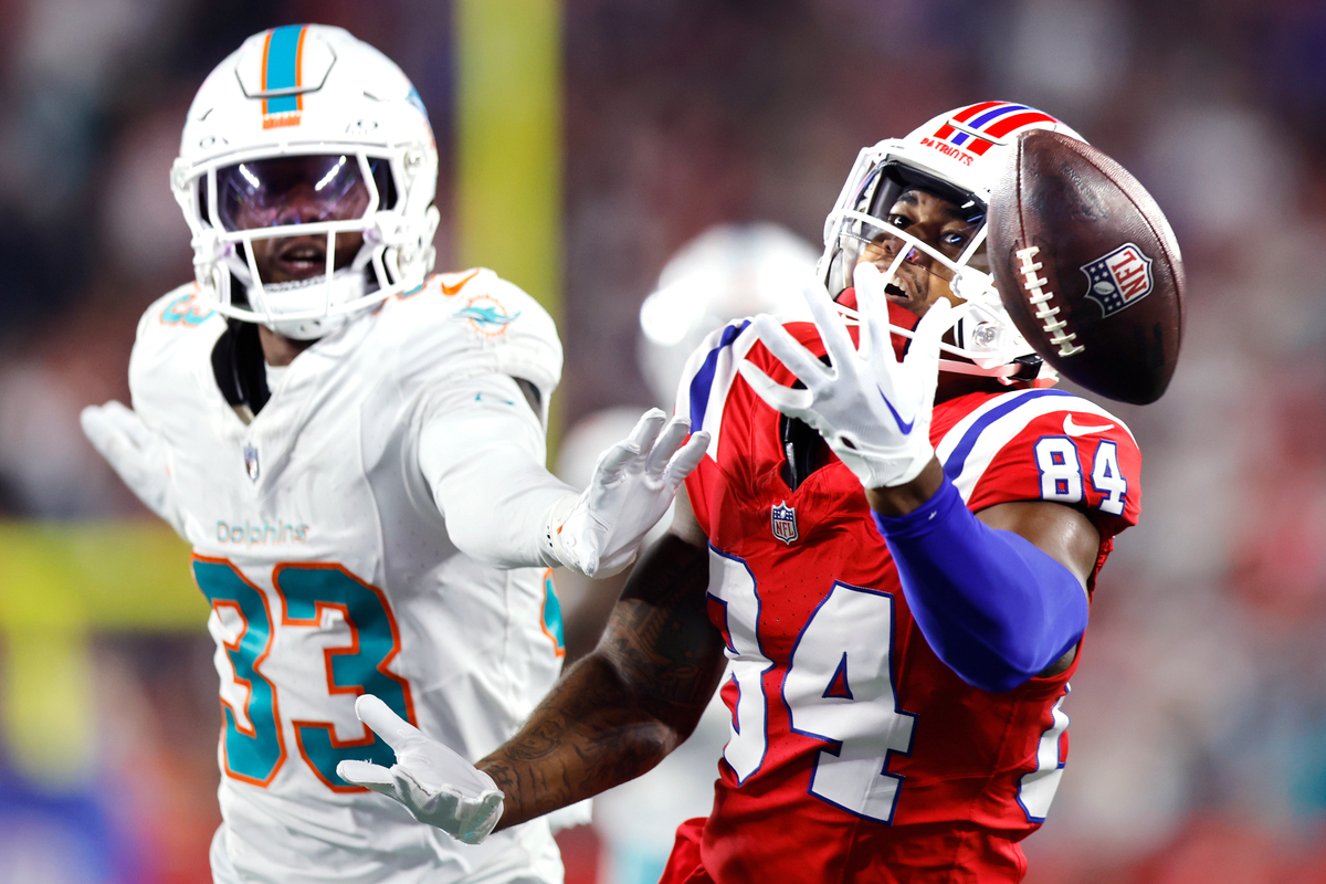 A Patriots fan died Sunday after a Dolphins supporter allegedly punched him in the face and he fell and never regained consciousness.