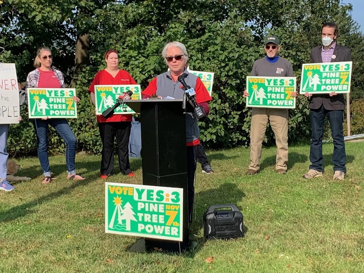 The Maine State Nurses Association on Wednesday endorsed a referendum to create a consumer-owned utility.