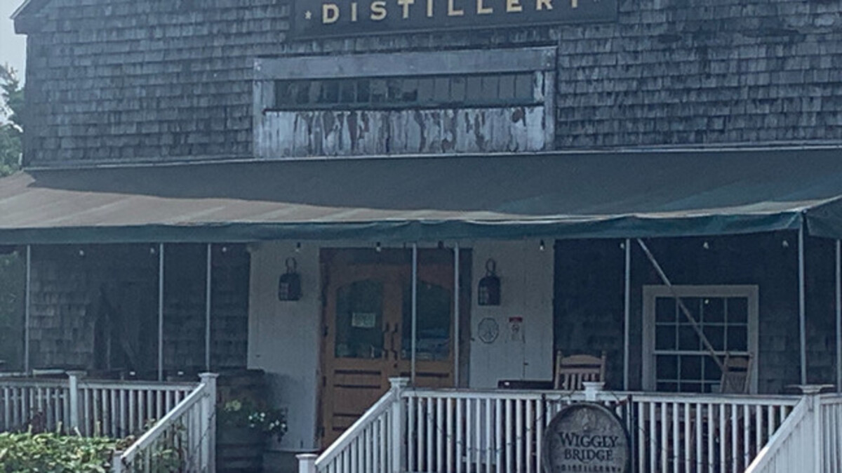 Neighbors have objected to Wiggly Bridge Distillery's expansion plans, saying it is the source of "whiskey fungus" in York.