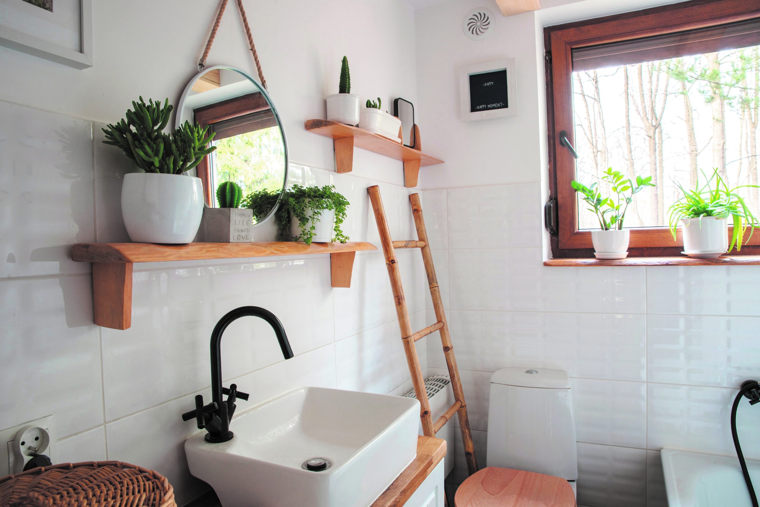 How to decorate a small bathroom, image size:2000x1335