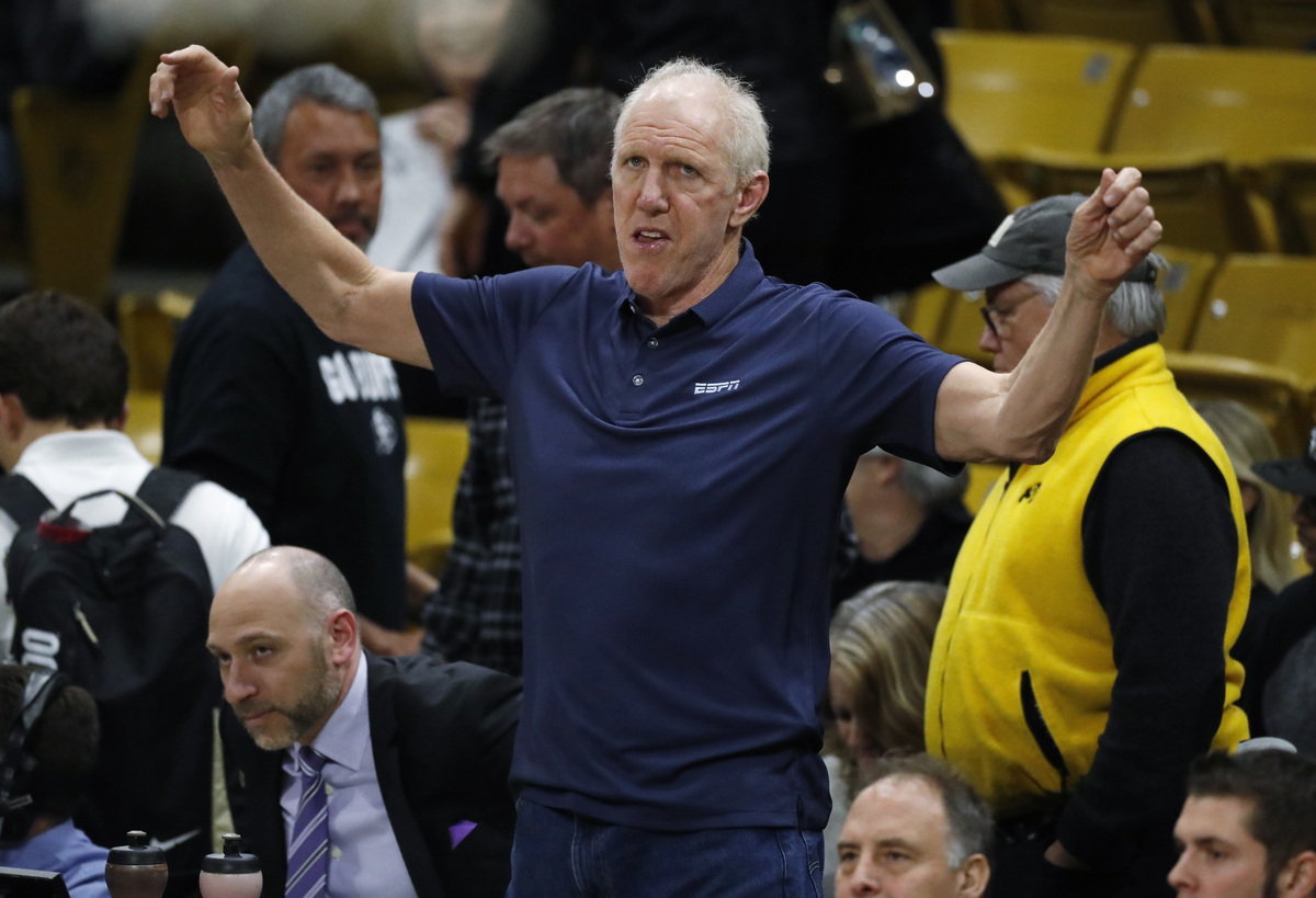Bill Walton, Hall of Fame player who became a star broadcaster, dies of cancer at 71