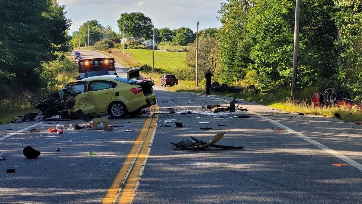 1 killed and 4 hurt in midcoast Maine crash