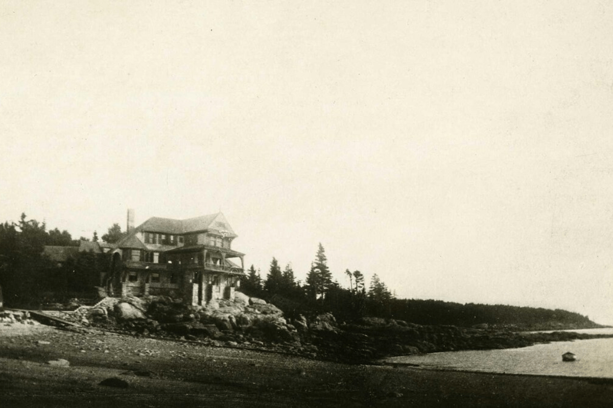 You can rent this famous architect’s coastal Maine home on VRBO