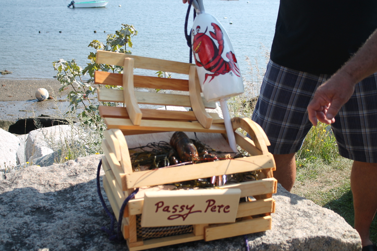 Maine lobster predicts an early winter