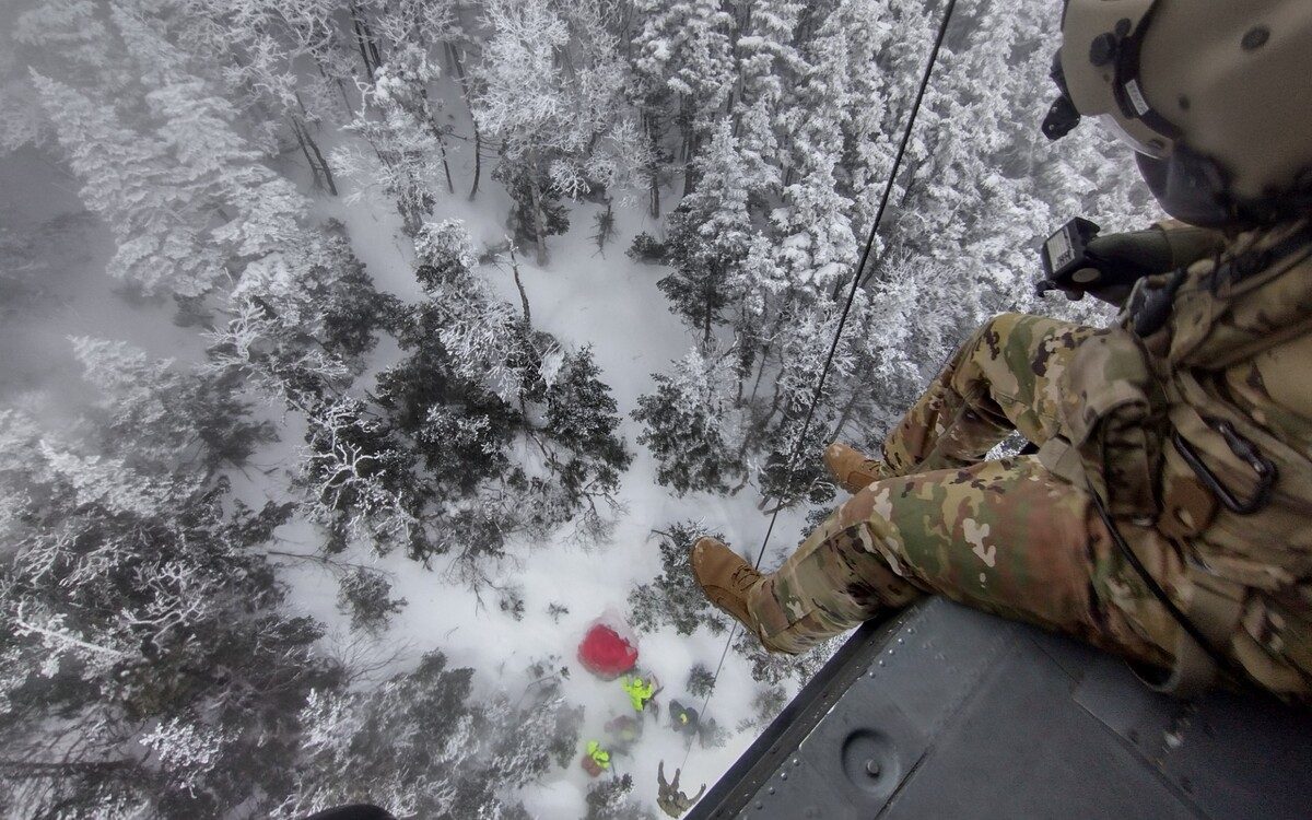 Mainer rescued after his limbs froze on NH mountain