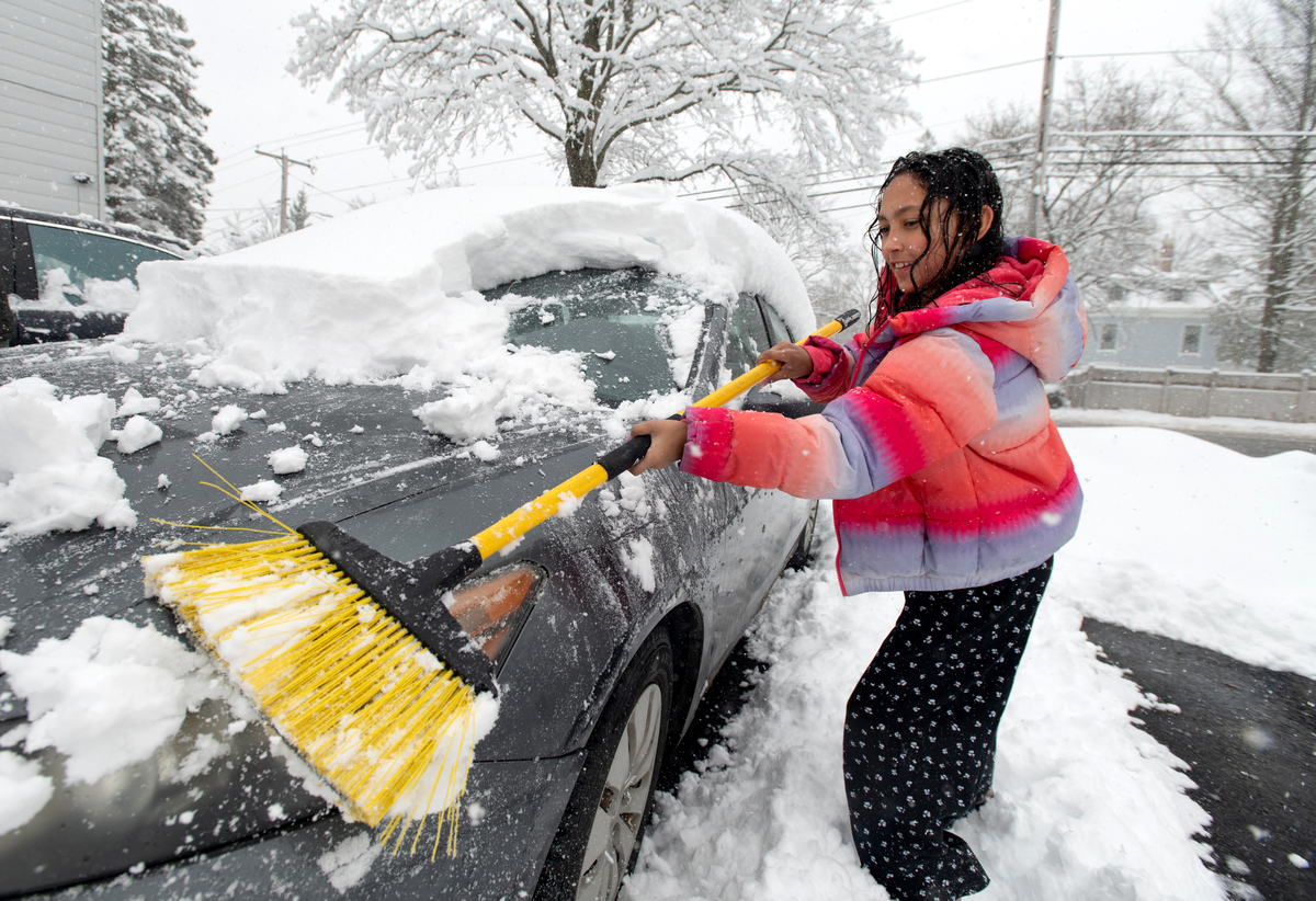 Downtown Bangor parking ban extended another night