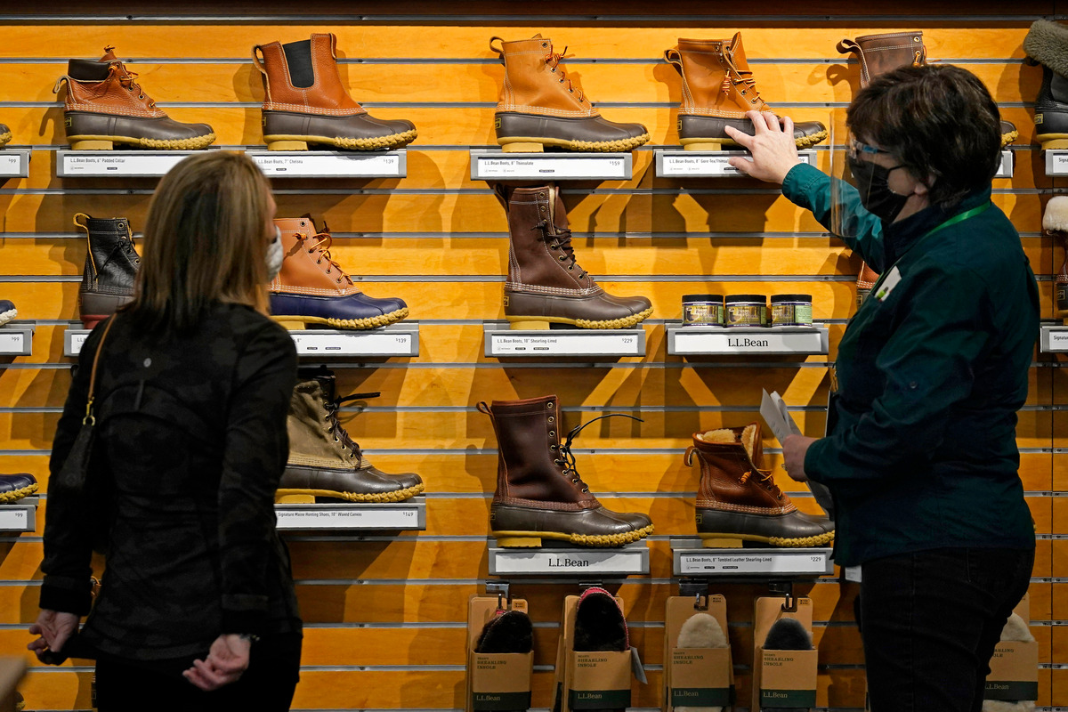 LL Bean CEO and president will leave the company next year