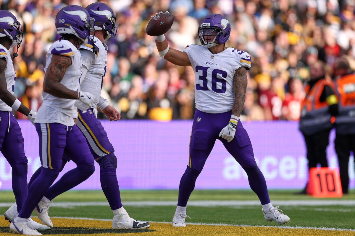 Vikings' Zavier Scott shines with first NFL touchdown