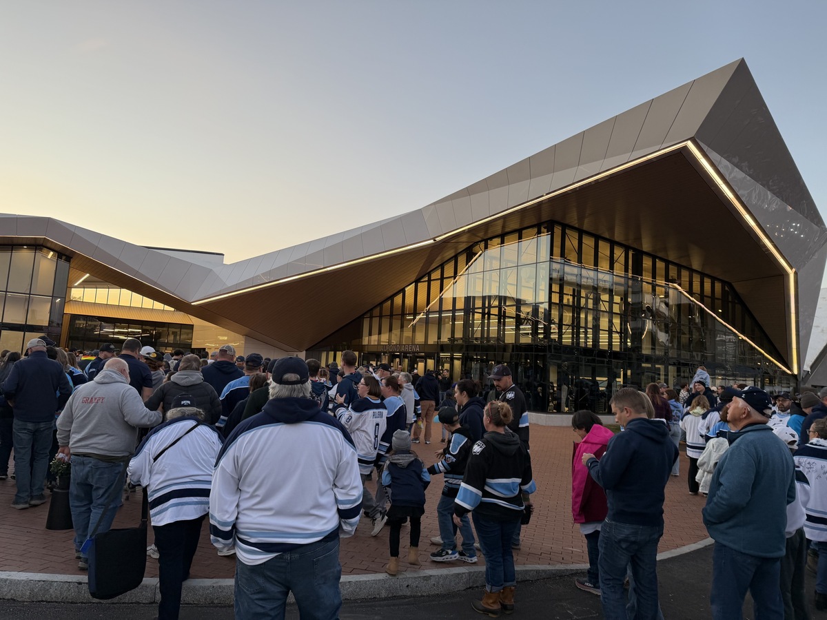 Fans pack newly renovated Alfond Arena for UMaine hockey opener